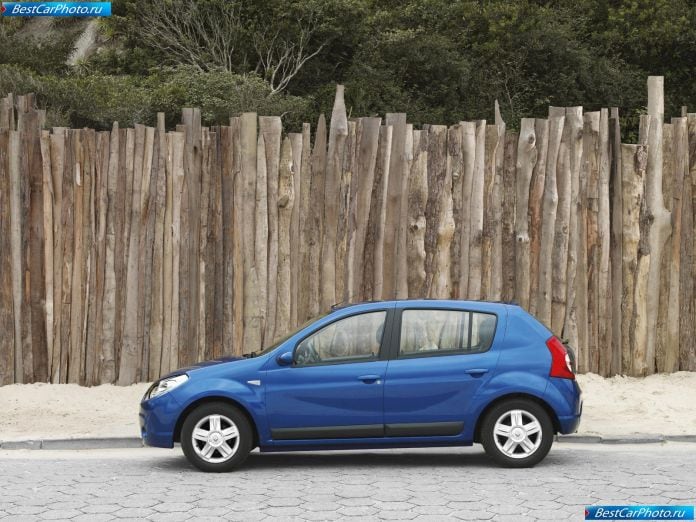 2008 Renault Sandero - фотография 3 из 11 2008 Renault Sandero - фотография 3 из 11
