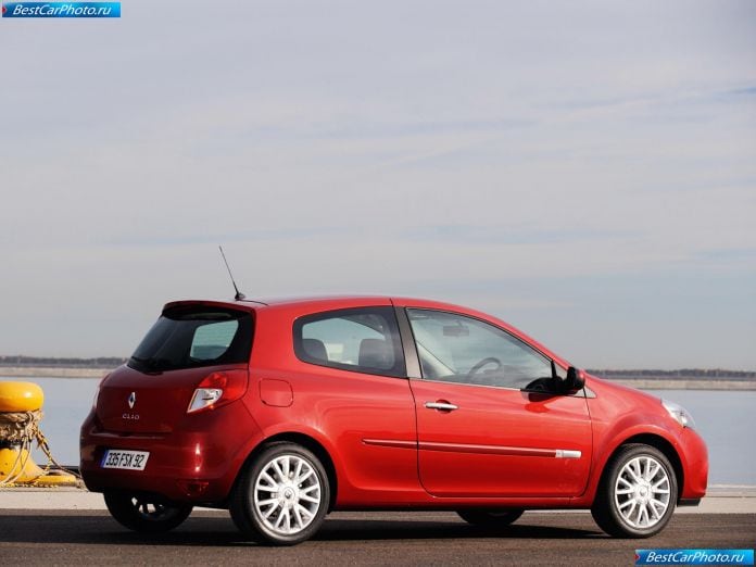 2009 Renault Clio - фотография 8 из 21