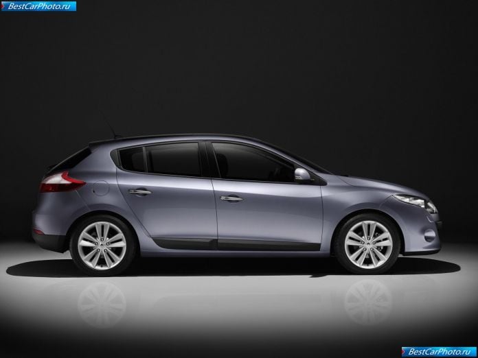 2009 Renault Megane - фотография 13 из 41 2009 Renault Megane - фотография 13 из 41