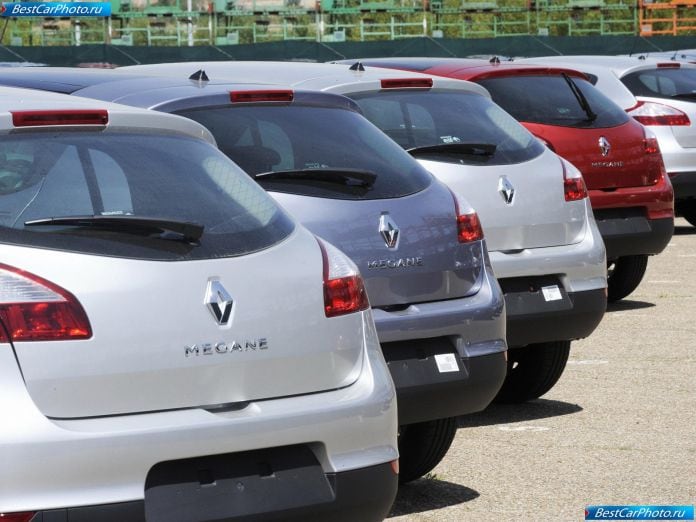 2009 Renault Megane - фотография 32 из 41 2009 Renault Megane - фотография 32 из 41