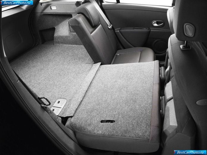 2010 Renault Clio Estate - фотография 10 из 14