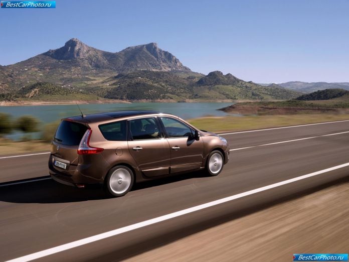 2010 Renault Grand Scenic - фотография 8 из 53