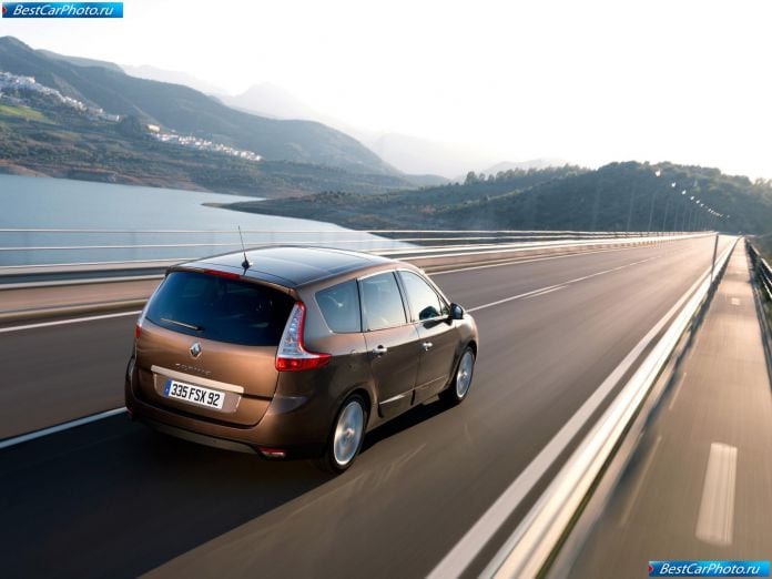 2010 Renault Grand Scenic - фотография 9 из 53