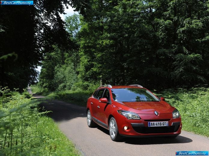 2010 Renault Megane Estate - фотография 5 из 59