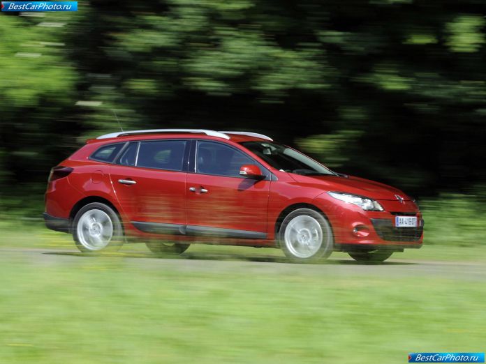 2010 Renault Megane Estate - фотография 7 из 59