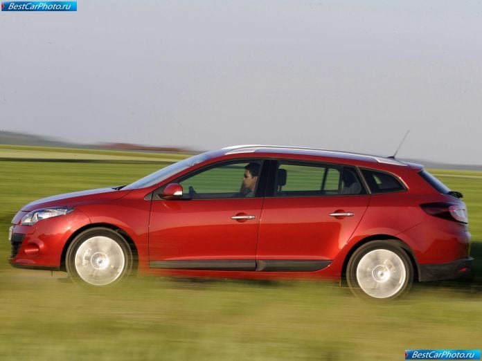 2010 Renault Megane Estate - фотография 8 из 59