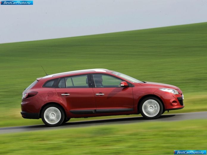2010 Renault Megane Estate - фотография 9 из 59