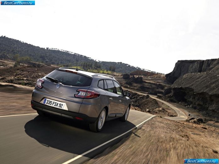 2010 Renault Megane Estate - фотография 11 из 59