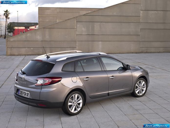 2010 Renault Megane Estate - фотография 13 из 59