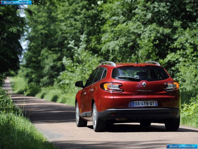 2010 Renault Megane Estate - фотография 17 из 59