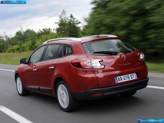 2010 Renault Megane Estate - фотография 18 из 59