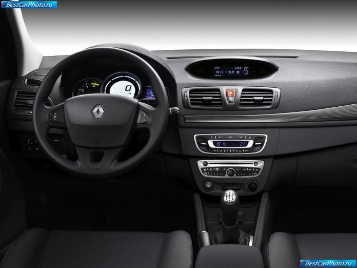 2010 Renault Megane Estate - фотография 27 из 59