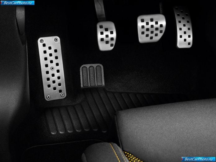 2010 Renault Megane Rs - фотография 35 из 59 2010 Renault Megane Rs - фотография 35 из 59