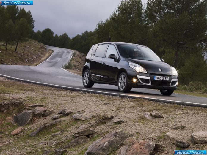 2010 Renault Scenic - фотография 4 из 57
