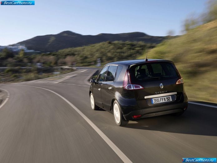 2010 Renault Scenic - фотография 18 из 57