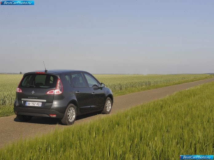 2010 Renault Scenic - фотография 21 из 57