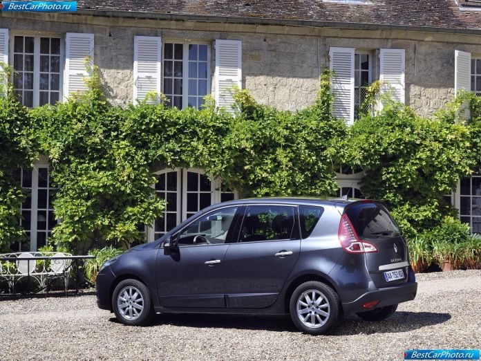 2010 Renault Scenic - фотография 25 из 57