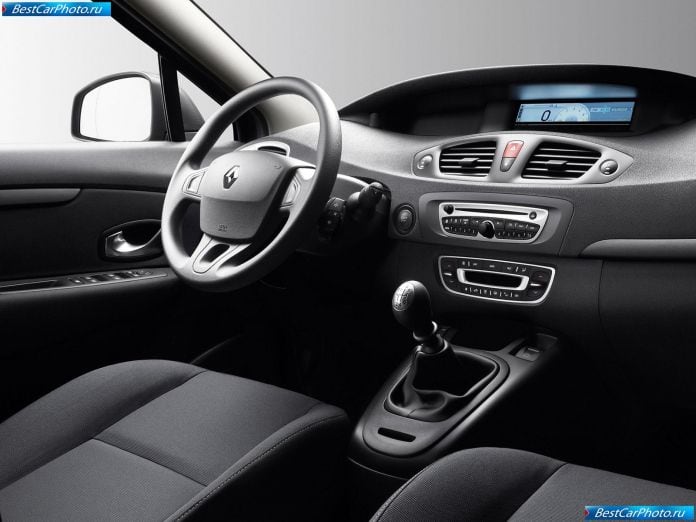2010 Renault Scenic - фотография 28 из 57 2010 Renault Scenic - фотография 28 из 57