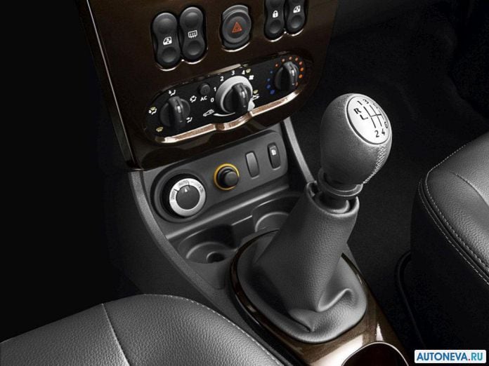 2010 Renault Duster SUV 5door - фотография 16 из 17