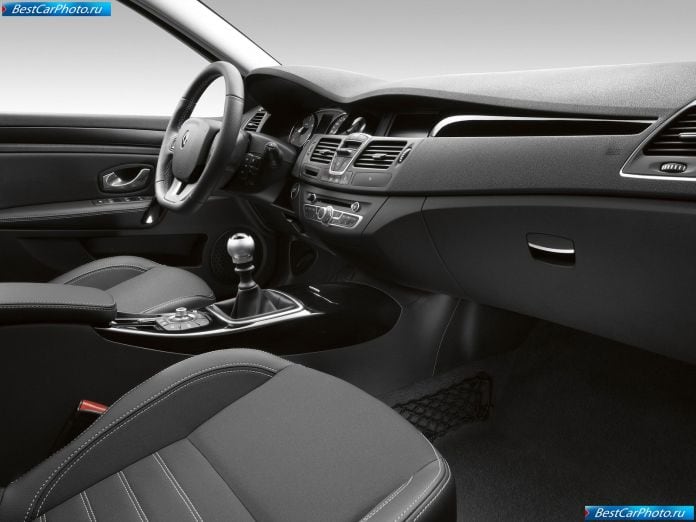 2011 Renault Laguna - фотография 13 из 21 2011 Renault Laguna - фотография 13 из 21
