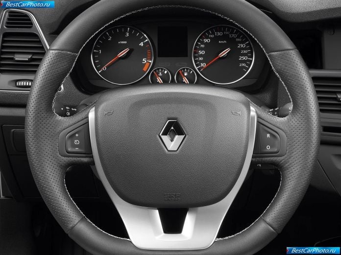 2011 Renault Laguna - фотография 14 из 21