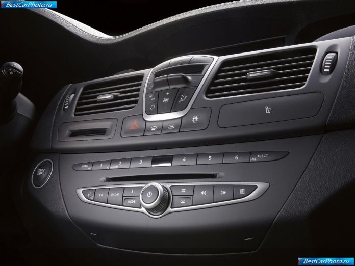 2011 Renault Laguna - фотография 15 из 21 2011 Renault Laguna - фотография 15 из 21