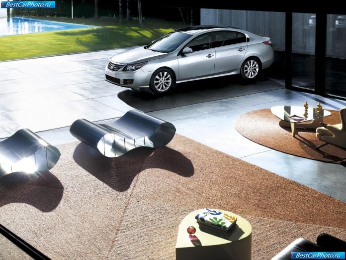 2011 Renault Latitude - фотография 5 из 47