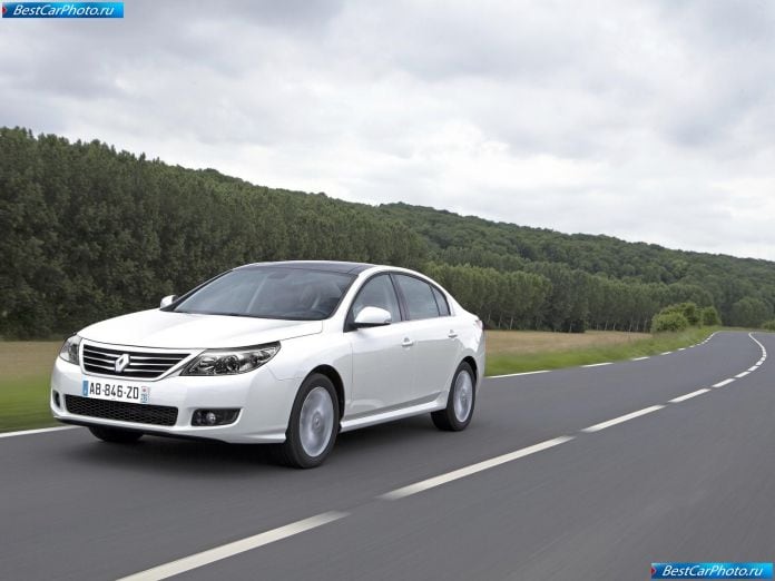 2011 Renault Latitude - фотография 9 из 47