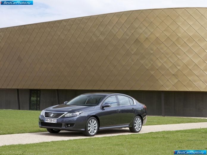 2011 Renault Latitude - фотография 10 из 47 2011 Renault Latitude - фотография 10 из 47