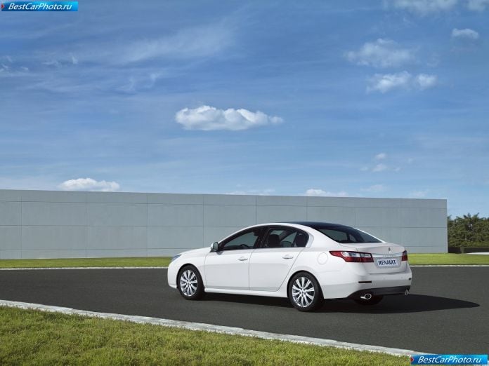 2011 Renault Latitude - фотография 16 из 47 2011 Renault Latitude - фотография 16 из 47