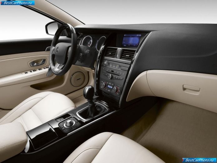2011 Renault Latitude - фотография 29 из 47 2011 Renault Latitude - фотография 29 из 47