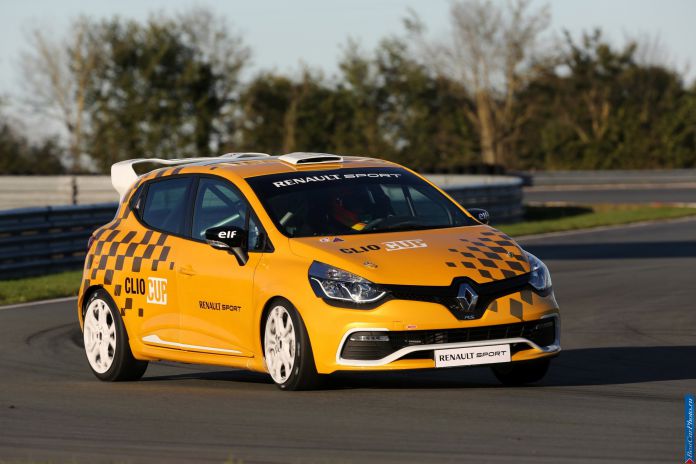 2013 Renault Clio RS 200 - фотография 23 из 49 2013 Renault Clio RS 200 - фотография 23 из 49