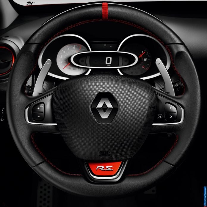 2013 Renault Clio RS 200 - фотография 31 из 49 2013 Renault Clio RS 200 - фотография 31 из 49