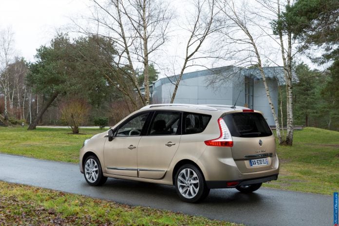 2013 Renault Grand Scenic - фотография 2 из 7 2013 Renault Grand Scenic - фотография 2 из 7