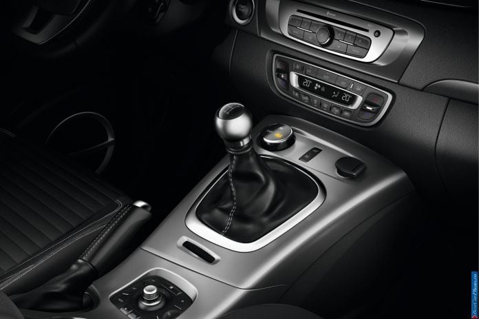 2013 Renault Scenic Xmod - фотография 10 из 15 2013 Renault Scenic Xmod - фотография 10 из 15