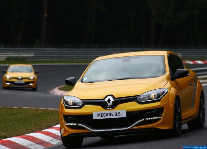 2015 Renault Megane RS 275 Trophy - фотография 15 из 32