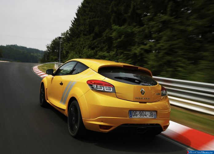 2015 Renault Megane RS 275 Trophy - фотография 18 из 32