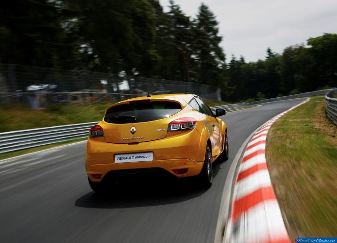 2015 Renault Megane RS 275 Trophy - фотография 19 из 32
