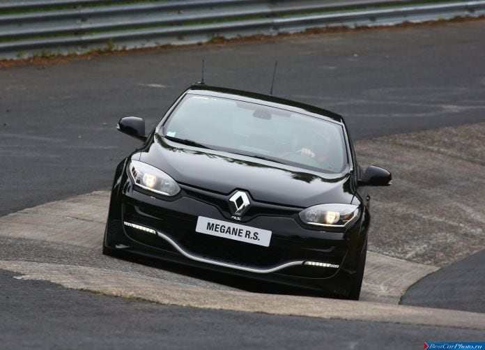 2015 Renault Megane RS 275 Trophy - фотография 20 из 32