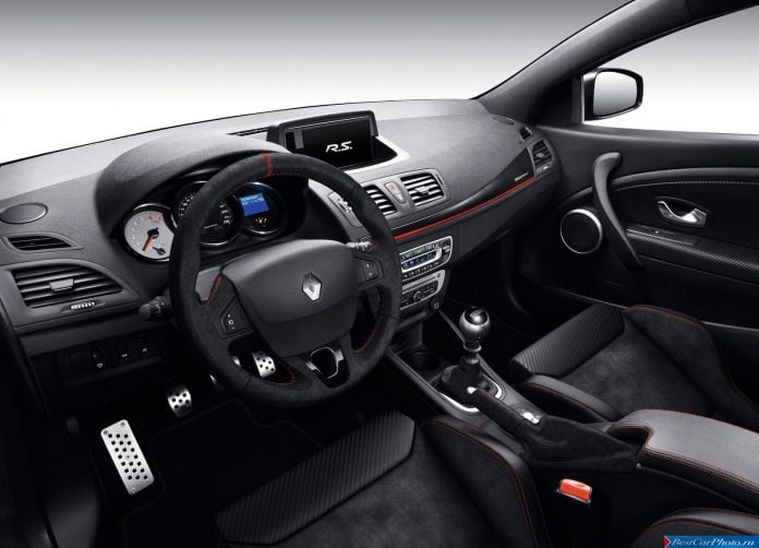 2015 Renault Megane RS 275 Trophy - фотография 26 из 32