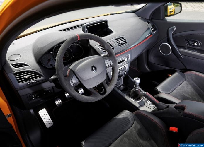2015 Renault Megane RS 275 Trophy - фотография 27 из 32