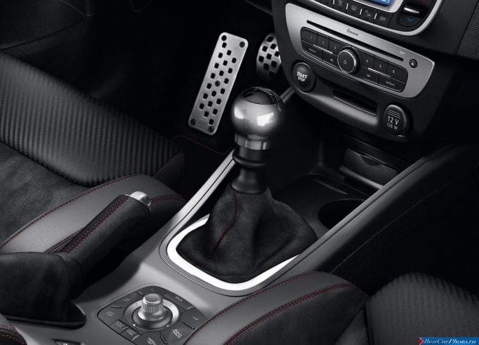 2015 Renault Megane RS 275 Trophy - фотография 28 из 32