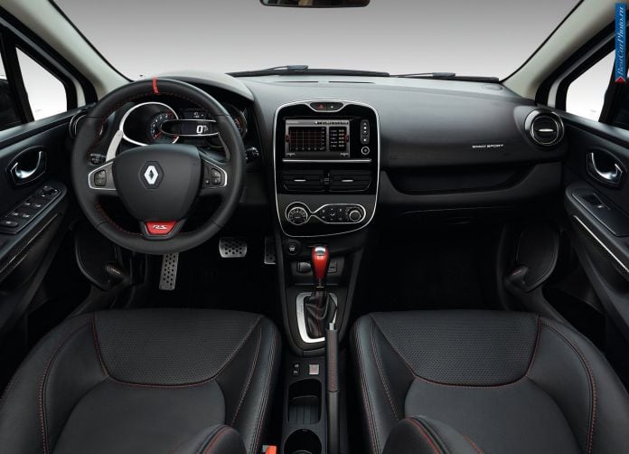 2016 Renault Clio RS 220 Trophy EDC - фотография 11 из 14 2016 Renault Clio RS 220 Trophy EDC - фотография 11 из 14