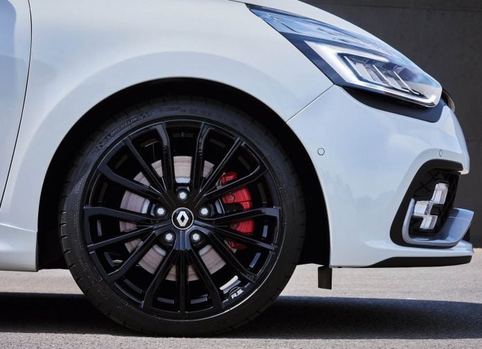 2017 Renault Clio RS - фотография 10 из 12 2017 Renault Clio RS - фотография 10 из 12