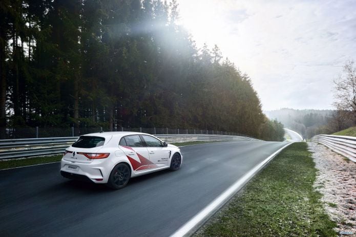 2020 Renault Megane RS Trophy R - фотография 16 из 27 2020 Renault Megane RS Trophy R - фотография 16 из 27