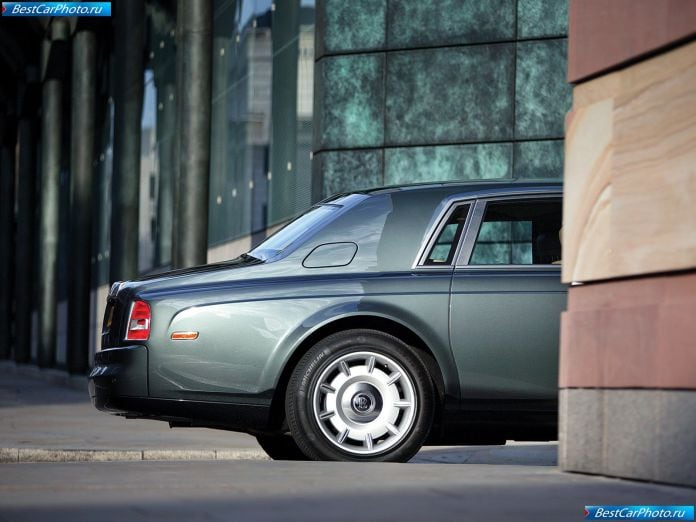 2003 Rolls-Royce Phantom - фотография 81 из 155