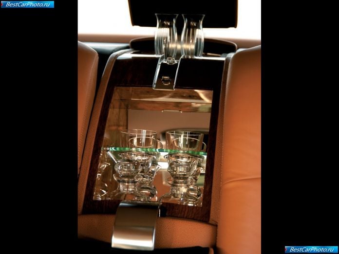 2003 Rolls-Royce Phantom - фотография 151 из 155 2003 Rolls-Royce Phantom - фотография 151 из 155