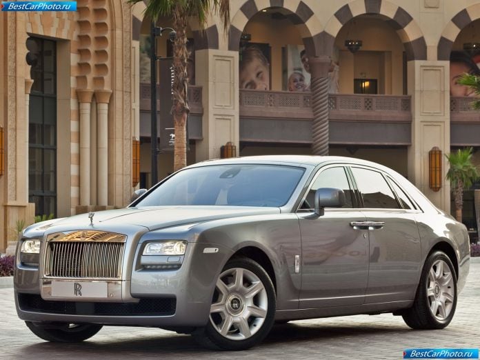2010 Rolls-Royce Ghost - фотография 1 из 50