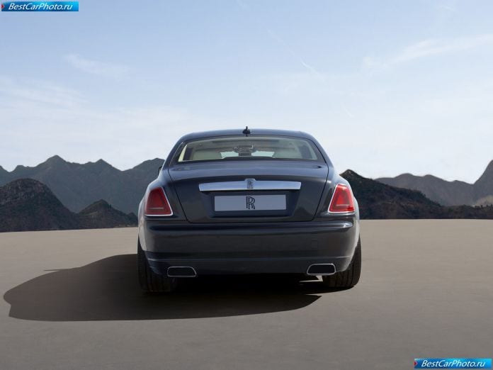 2010 Rolls-Royce Ghost - фотография 17 из 50