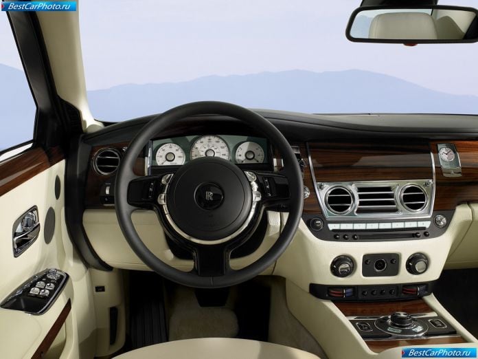 2010 Rolls-Royce Ghost - фотография 19 из 50